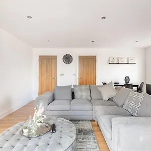 https://luxurious-3-bed-penthouse-in-sheffield.yorkshirehotels.net